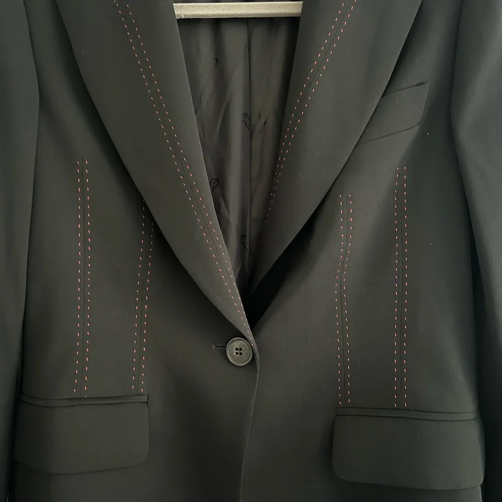 Escada Women's Elegant Black Suit Jacket - 100% New Wool - Picture 6 of 7